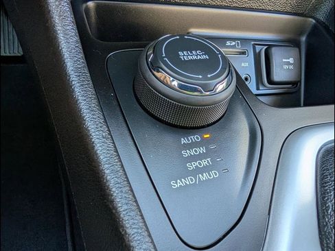 Used 2017 Jeep Cherokee Limited image 16