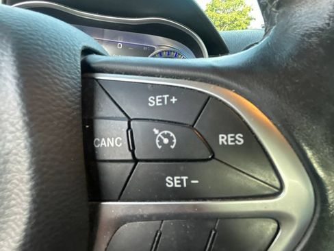Used 2016 Chrysler 300 C RWD image 19