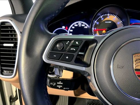 Certified 2023 Porsche Cayenne Platinum Edition AWD/4WD image 27