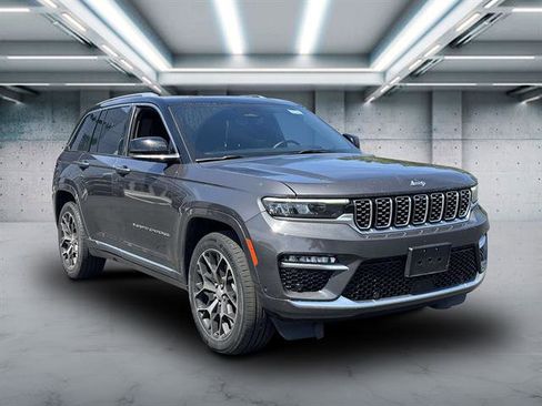 Used 2022 Jeep Grand Cherokee Summit image 2