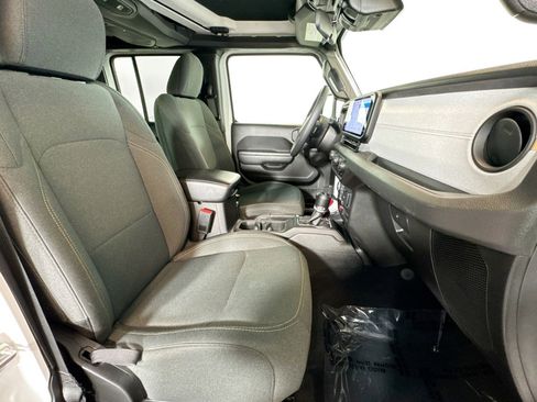Used 2024 Jeep Wrangler Unlimited image 26