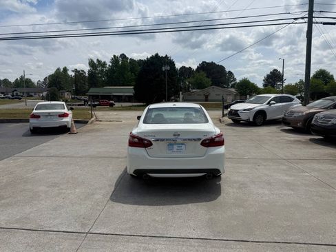 Used 2018 Nissan Altima 2.5 SV FWD image 6