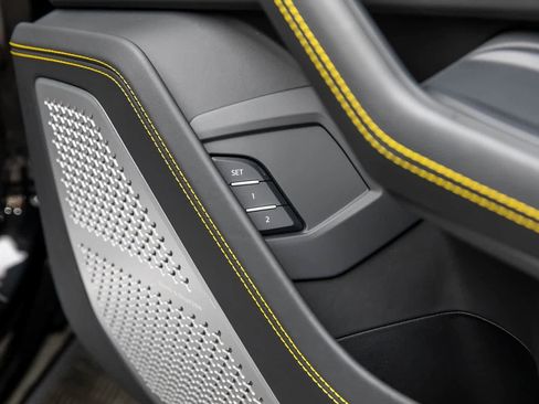 Used 2022 Lamborghini Urus image 55