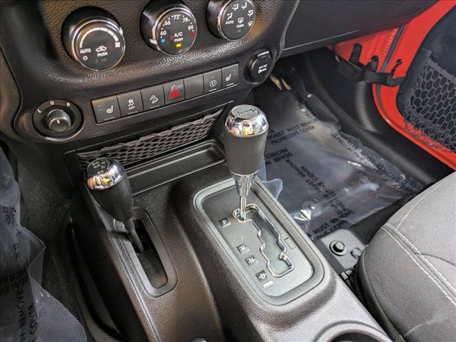 Used 2015 Jeep Wrangler Unlimited Sahara AWD/4WD image 13