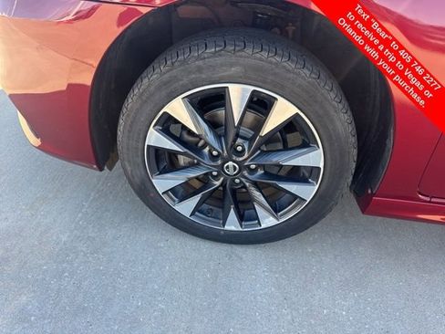 Used 2017 Nissan Sentra SR w/ SR Premium Technology Package image 9