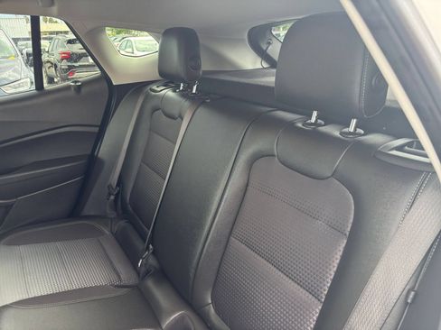 Used 2025 Chevrolet Trax LT FWD image 26