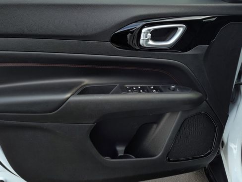 Used 2023 Jeep Compass Trailhawk image 9