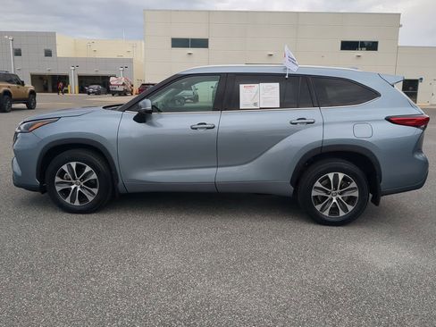 Used 2022 Toyota Highlander XLE image 16