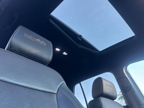 Used 2022 Chevrolet Traverse High Country image 21