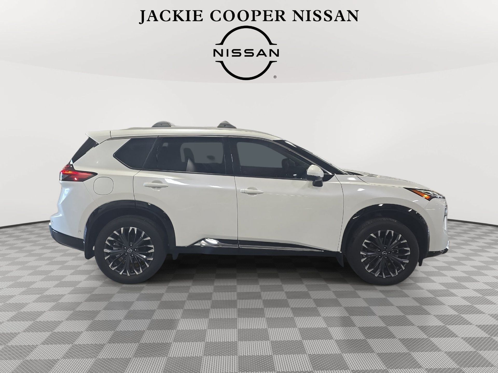 Used 2026 Nissan Rogue Platinum w/ Platinum Premium Package AWD/4WD image 4
