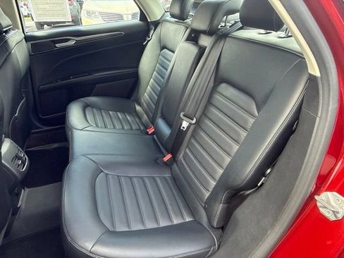 Used 2017 Ford Fusion SE w/ Fusion SE Technology Package FWD image 13