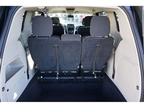 Used 2018 Dodge Grand Caravan SE w/ UConnect Hands-Free Group image 25