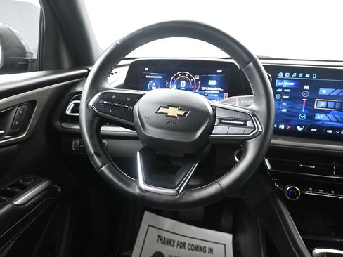 Used 2024 Chevrolet Traverse LT image 32