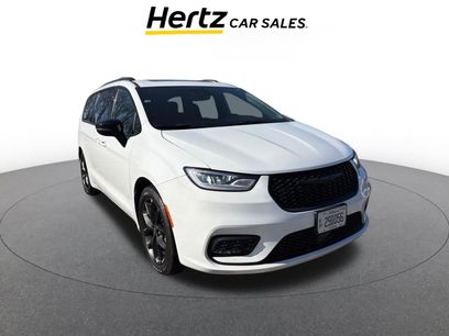 Used 2025 Chrysler Pacifica Limited