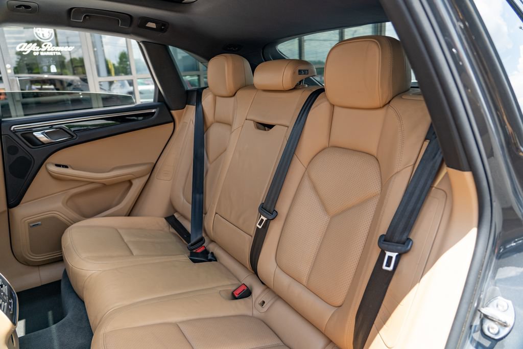 Used 2018 Porsche Macan AWD/4WD image 16