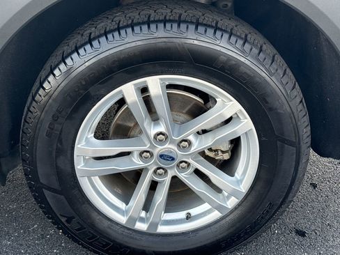 Used 2021 Ford Explorer XLT image 11