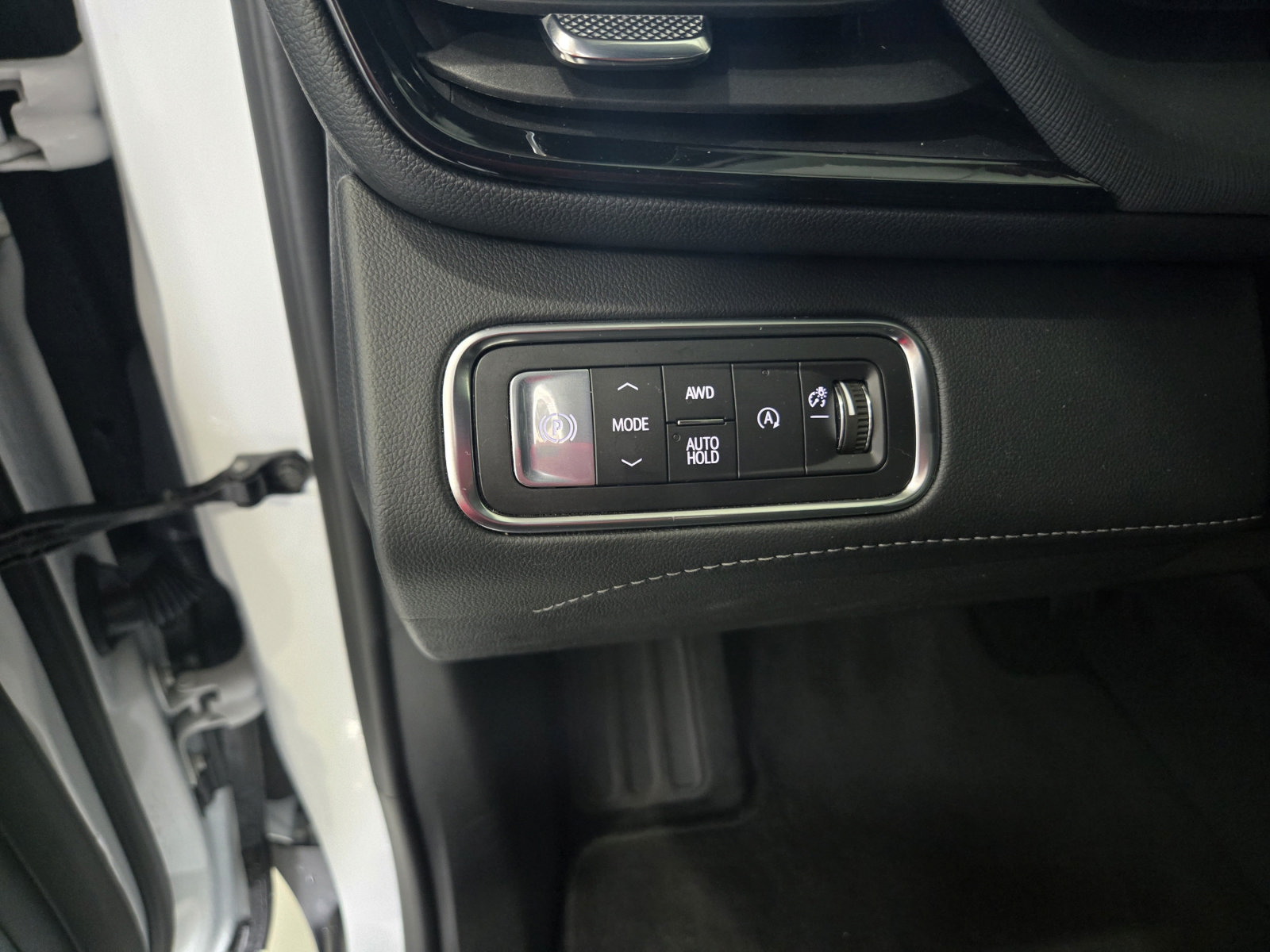 Used 2026 Buick Enclave Preferred AWD/4WD image 13