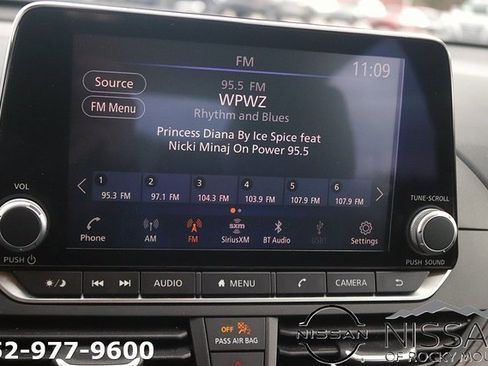 Used 2024 Nissan Altima 2.5 SV image 27