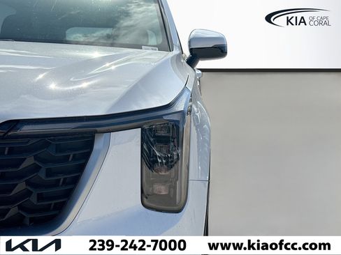 New 2026 Kia Sorento LX image 9