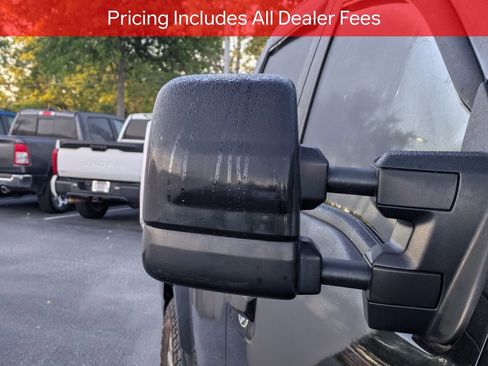 Used 2017 Nissan Titan SL w/ SL Towing Convenience Package RWD image 11