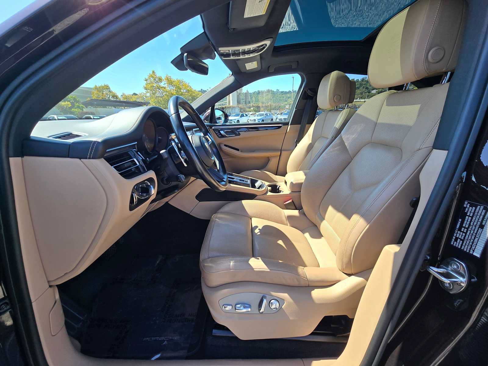 Used 2022 Porsche Macan S AWD/4WD image 21