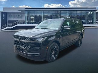 New 2026 Lincoln Navigator Reserve w/ Jet Appearance Package AWD/4WD video 3