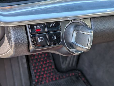 Used 2020 Porsche Panamera RWD image 17