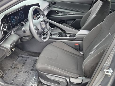 Certified 2025 Hyundai Elantra SEL FWD image 10