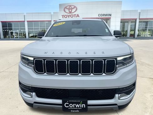 Used 2024 Jeep Wagoneer L Series II w/ Flexible Seating Group AWD/4WD image 8