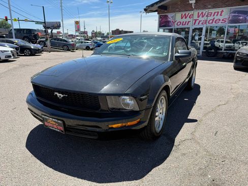 Used 2007 Ford Mustang Convertible RWD image 4