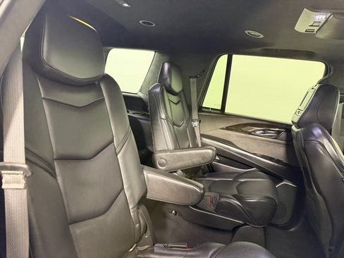 Used 2019 Cadillac Escalade Platinum AWD/4WD image 23