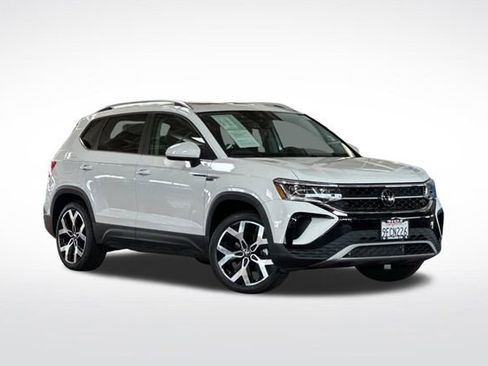 Used 2023 Volkswagen Taos SEL image 2
