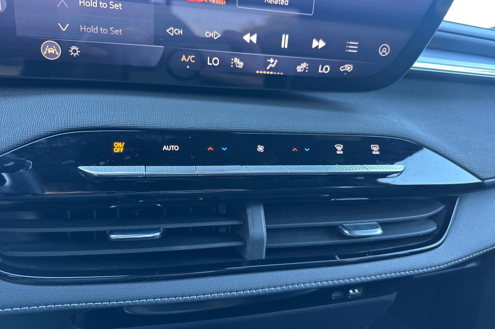 Used 2026 Buick Enclave Sport Touring FWD image 28