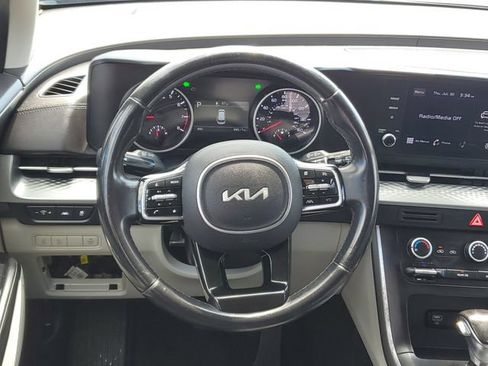 Used 2022 Kia Carnival LX FWD image 12