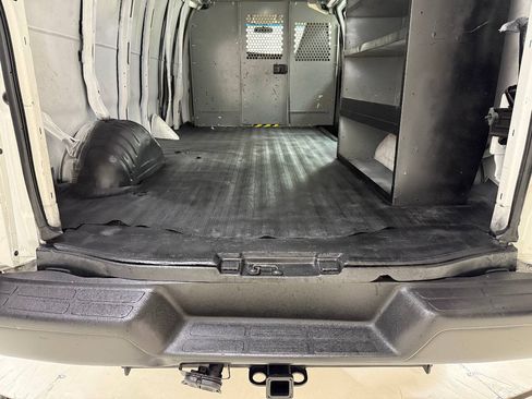 Used 2017 Chevrolet Express 2500 Extended RWD image 26