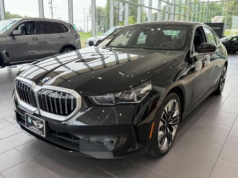 Used 2026 BMW 530i xDrive w/ Premium Package AWD/4WD image 7