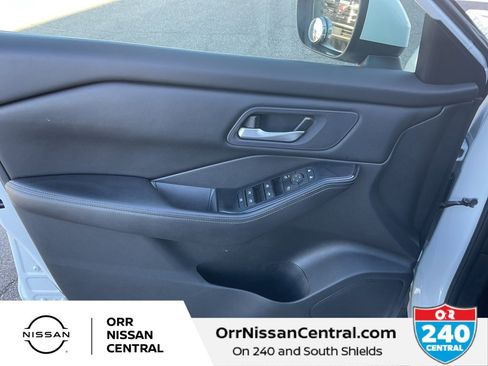 New 2024 Nissan Rogue SV image 16