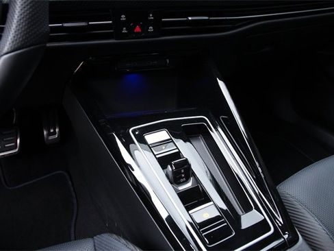 Used 2024 Volkswagen Golf R image 24