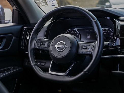 Used 2025 Nissan Pathfinder SV FWD image 24
