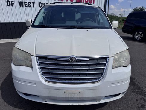 Used 2008 Chrysler Town & Country Touring FWD image 3