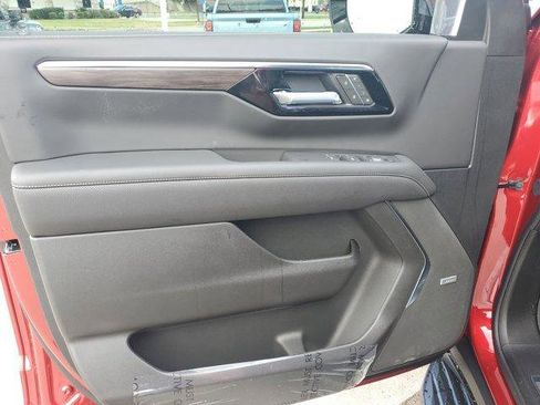 New 2025 Chevrolet Suburban Premier w/ Sun And Tow Package image 18