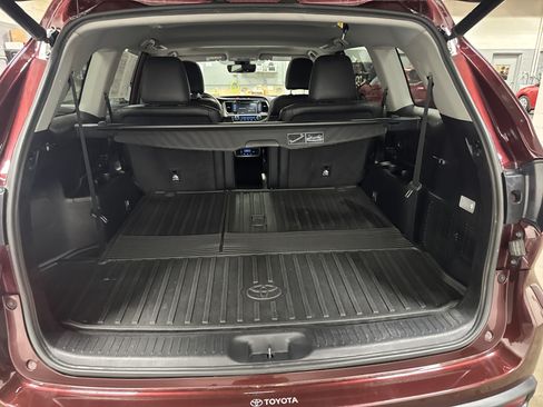 Used 2019 Toyota Highlander XLE AWD/4WD image 36