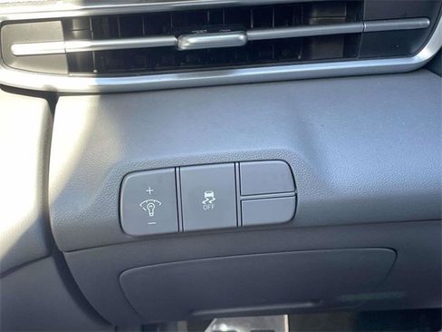 Certified 2025 Hyundai Elantra Sport image 22