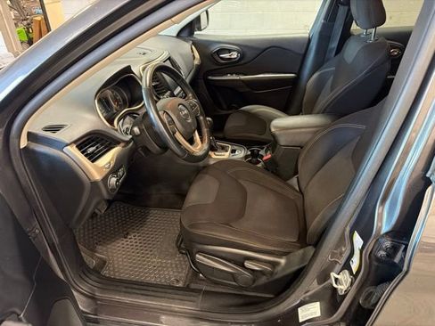 Used 2015 Jeep Cherokee Latitude w/ Cold Weather Group AWD/4WD image 17