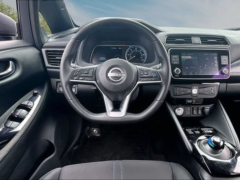 Certified 2025 Nissan Leaf SV Plus FWD image 8