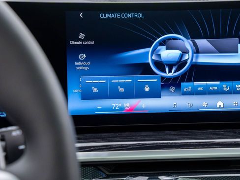 New 2026 BMW X5 xDrive50e w/ Executive Package image 29