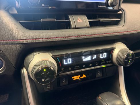 Used 2021 Toyota RAV4 SE w/ Weather & Moonroof Package AWD/4WD image 22