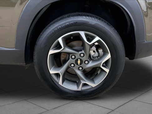 Certified 2024 Chevrolet Trax LT w/ Sunroof Package FWD image 11