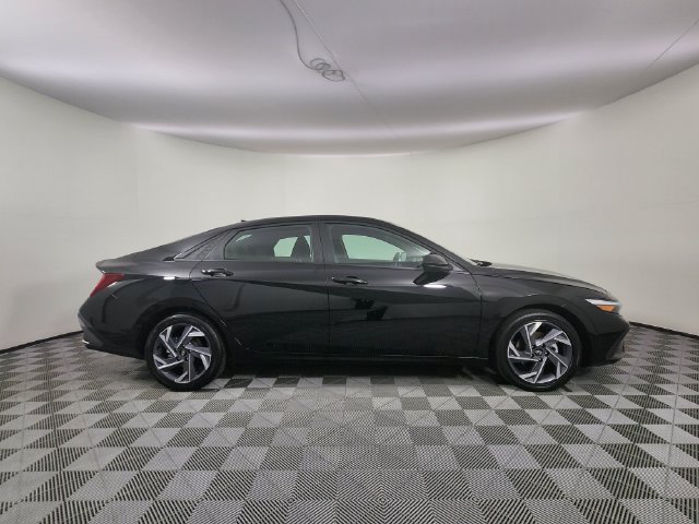 Certified 2025 Hyundai Elantra SEL FWD image 6