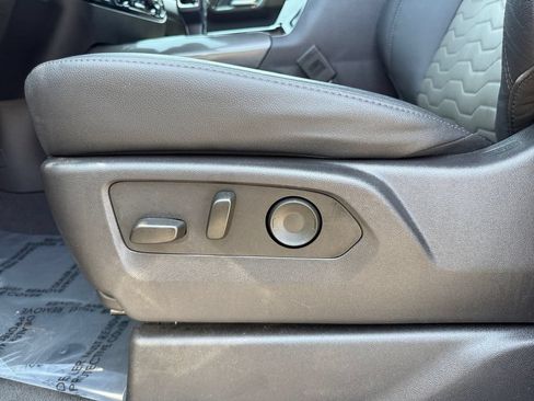 Used 2024 Chevrolet Silverado 1500 ZR2 AWD/4WD image 10